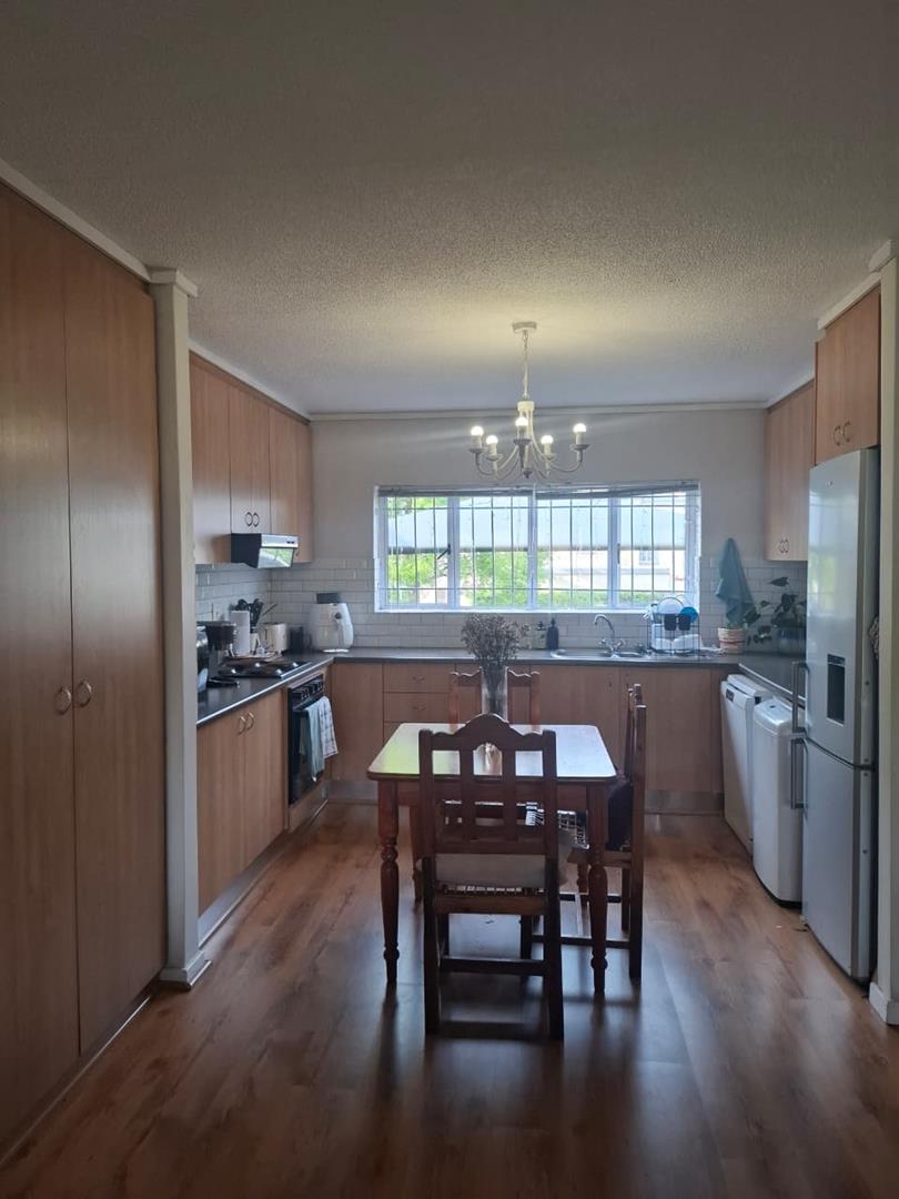 3 Bedroom Property for Sale in Onder Papegaaiberg Western Cape